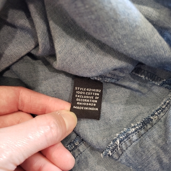 Intro. Floral Embroidered Denim Button Down Shirt Size 3X - Picture 4 of 8